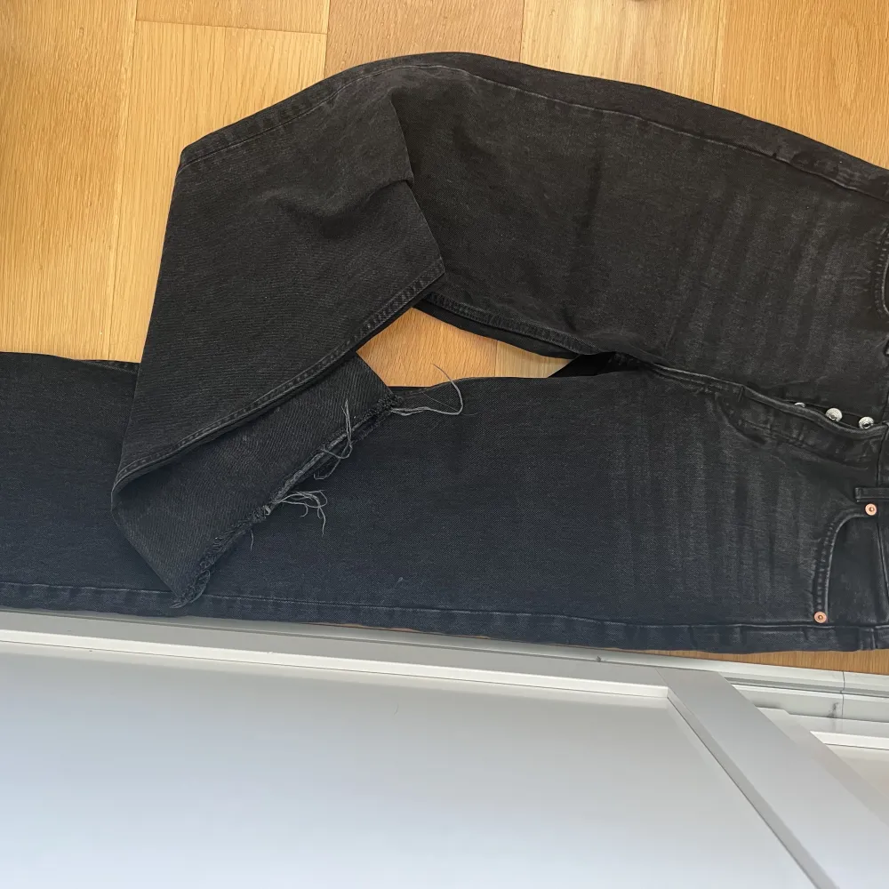 Jätte fina och långa jeans, tyvärr blivit för små. Strl 38, jag är 180cm lång.  . Jeans & Byxor.