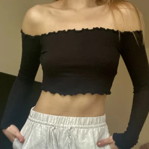 Topp off shoulder - Jättefint skick!! Skulle säga den passar xs/s