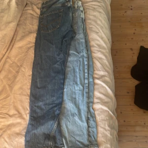 Två jeans - Två jeans från Jack and Jones 250kr.