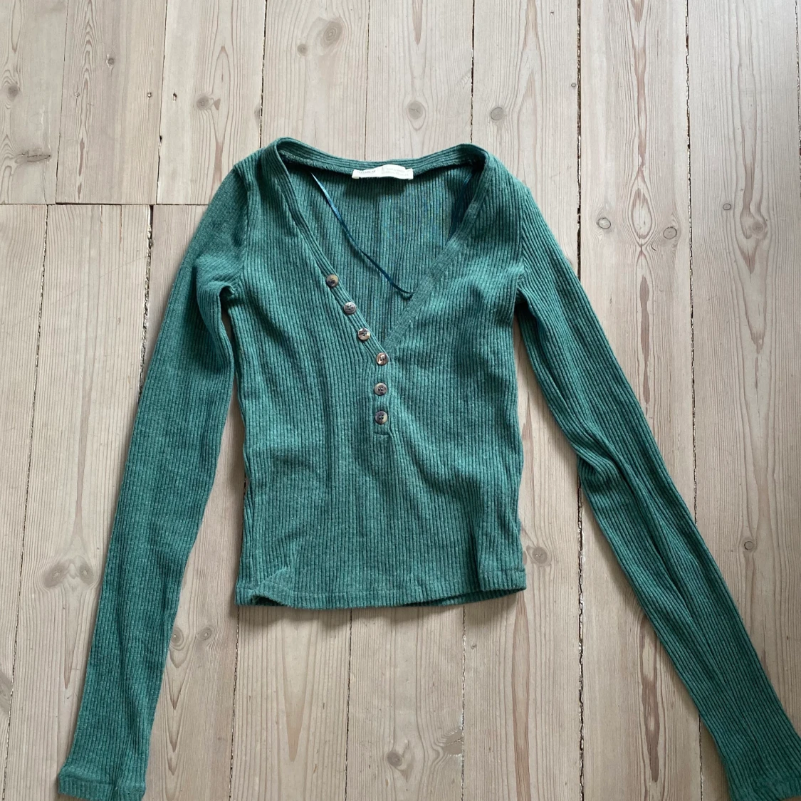 Långärmad grön tröja från pull and bear i storlek xs  - 90