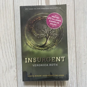 Bok - Insurgent (uppföljaren av divergent) pocket. På svenska. Hel rygg. Jag säljer massa fler böcker