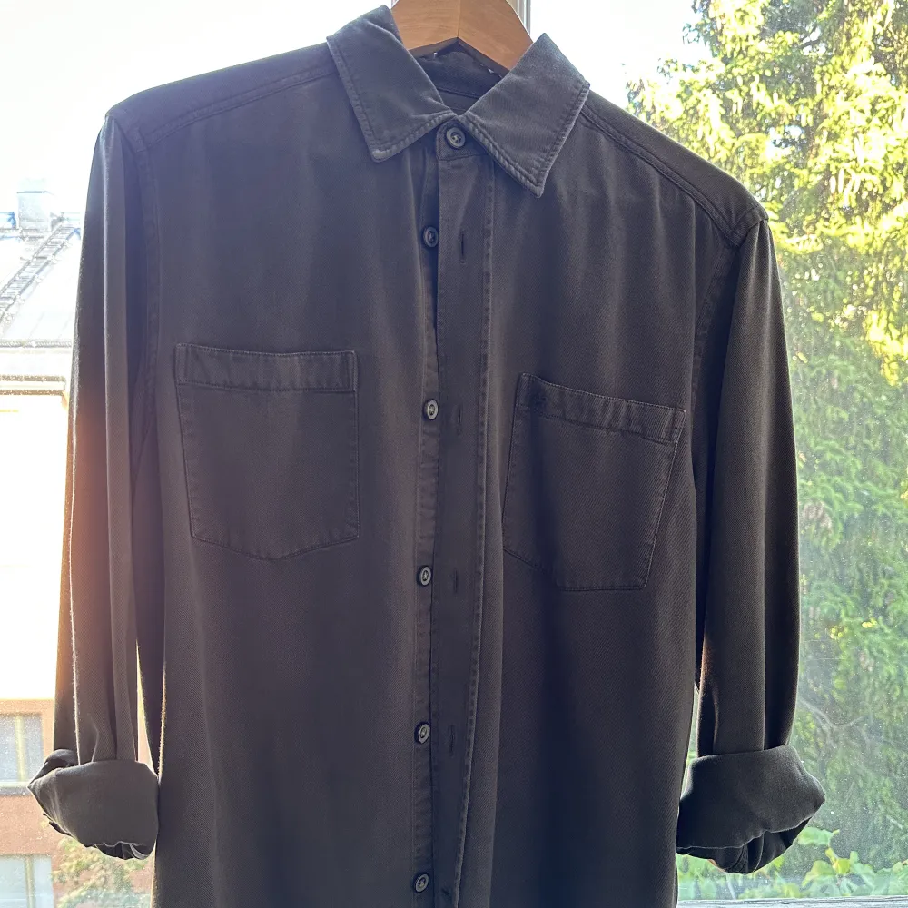 Morris Bendell Overshirt i storlek S. Den är i nyskick 🤍 Nypris: 1899kr. Skjortor.