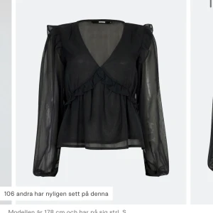 Genomskinligt blus - Aldrig använt, endast testad. Men går tyvärr inte längre att lämna tbx och den är förstor. SUPER FIN💕💕