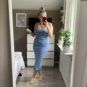 Tubklänning  - Oanvänd Tubklänning med lappar kvar. 