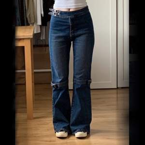 Ascoola vintage jeans. Sitter bra på en xs/s.  Midja: 70cm  Innerbenslängden: 75cm 