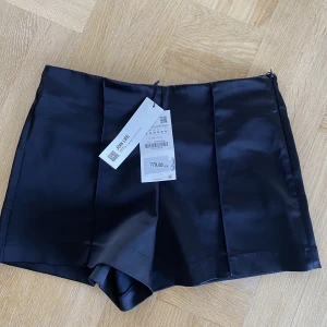 Shorts  - Aldrig använda shorts från zara Nypris 179