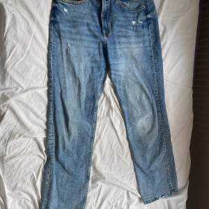 Dessa jeans är både högmidjad och lågmidjad & passande till hösten