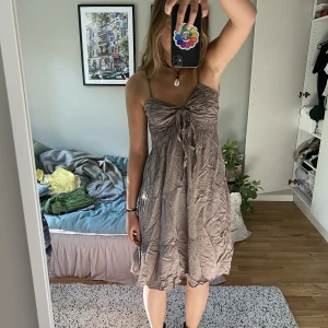 Brun sommarklänning - Världens vackraste sommarklänning, stretchiga så sitter så fint på!!! Kan användas till allt❤️🙏🏽så tunn och lätt perfekt till varm sommardag