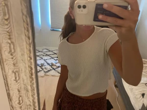 Zara topp - Vit zara topp med halvöppen rygg i strl 152