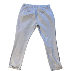 Beiga byxor  - Beiga byxor/chinos, skick: 8/10! Skriv om du har frågor eller vill se fler bilder!