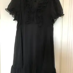Jätte fin svart klänning, använd två gånger