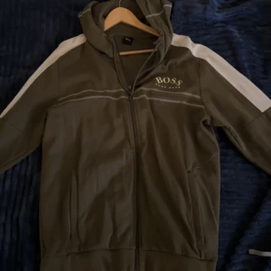 Hugo boss zip tröja - Skick 9/10 Storlek xxl (passar L/XL)