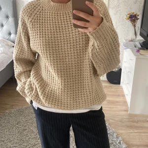 Tröja - Beige stickad tröja från lager 157.