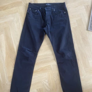 Svarta jeans man Filippa K - Svarta jeans man Filippa K, strl 33/34, inte mycket använda