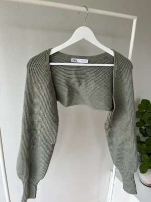 Kofta - Kofta med endast ärmar från Zara.