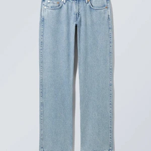 Arrow low waist  - Säljer mina low waist arrow jeans från weekday.Använd fåtal gånger inga defekter