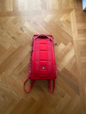 Douche Bag - Säljer denna feta väska då den inte kom till användning. Skriv vid minsta fundering! Priset är 500kr👊