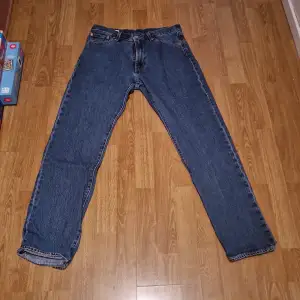 Fina levis jeans i storlek 30x32
