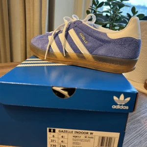 Nya Adidas Gazelle Blå 37 1/3 - Nya Adidas Gazelle Blå 37 1/3  Originalförpackning