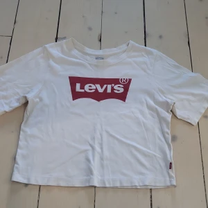 Levi's  - En levis magtröja i storleken 140cm
