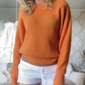 Orange mohair tröja - Så fin orange stickad tröja i mohair, nyskick!💕💕