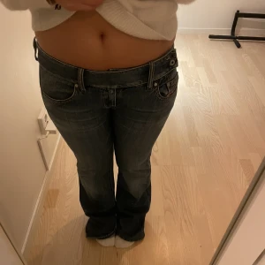 Diesel jeans  - Säljer dessa sjukt snygga diesel jeans då dem tyvärr blivit försmå, dem är i perfekt skick och har inga defekter Dem är i storlek w28. Jag är 155 men dem är alldeles för långa på mig💕Kom privat för mer info💕