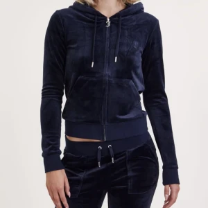 Juicy couture set - Säljer detta setet från juicy couture💙 endast använt en gång! Köpt för 2500kr