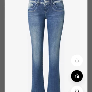 Ltb jeans valerie - Säljer dessa jättefina ltb jeansen i färgen ”sevita wash” jättesparsamt använda, köpte nu i slutet av sommaren. Säljer för att de har blivit lite stora för mig💓Kan skicka bilder på de, utgångspriset var 900, mitt pris: 750. Är helt öppen för prisförslag!