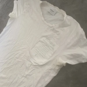 Dondup T shirt  - Enkel dondup T-shirt som funkar med allt