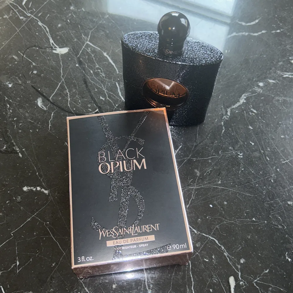 Ysl ’Black Opium’ parfym, knappt använd!! 90 ml . Övrigt.