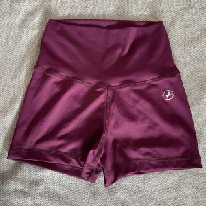Abs2be träningsshorts - Träningsshorts med scrunch. Använda men i gott skick