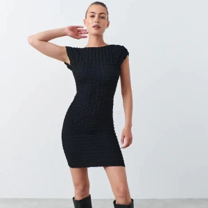 Svart miniklänning  - Snygg miniklänning från gina! 🫶fint skick och nypris var 300 🦋