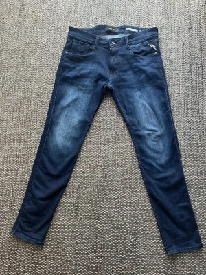 Replay jeans - Replay anbass! Size W34/L32. cond 10/10 endast testade. Pris 650:- Utlovar snabb affär!