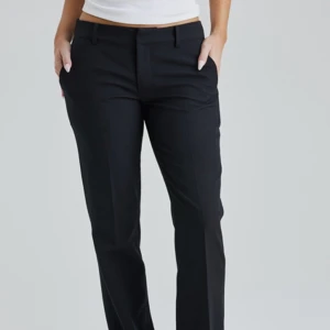 lågmidjade kostymbyxor! bikbok  - säljer nu mina lågmidjade kostymbyxor vera ifrån bikbok då de är för små!! de är i mycket bra skick!💓