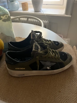 Goolden goose stardan  - Knappt använda Goolden gose stardan. Strl 42. 