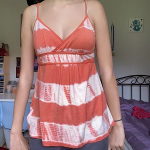 Orange v ringad y2k linne  - Köp nu eller kom med prisförslag! 