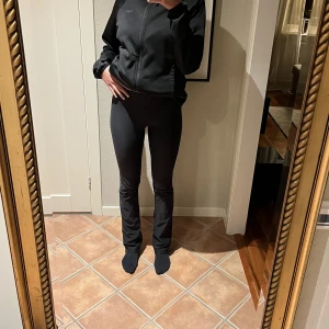 Nike yogapants - Nike yogapant, storlek S. Jag är 174 cm! Bra skick! 