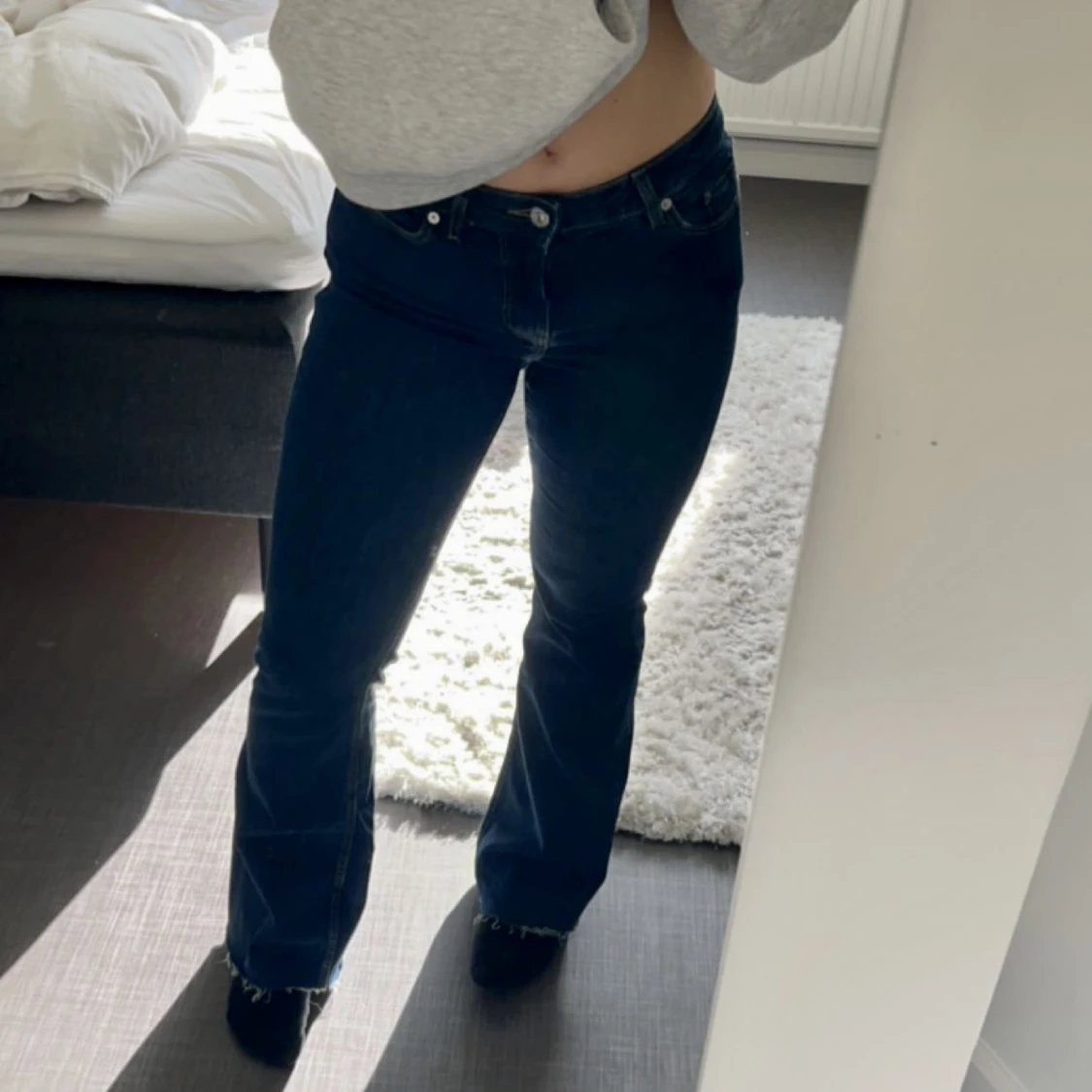 Mörkblå bootcut jeans - 90