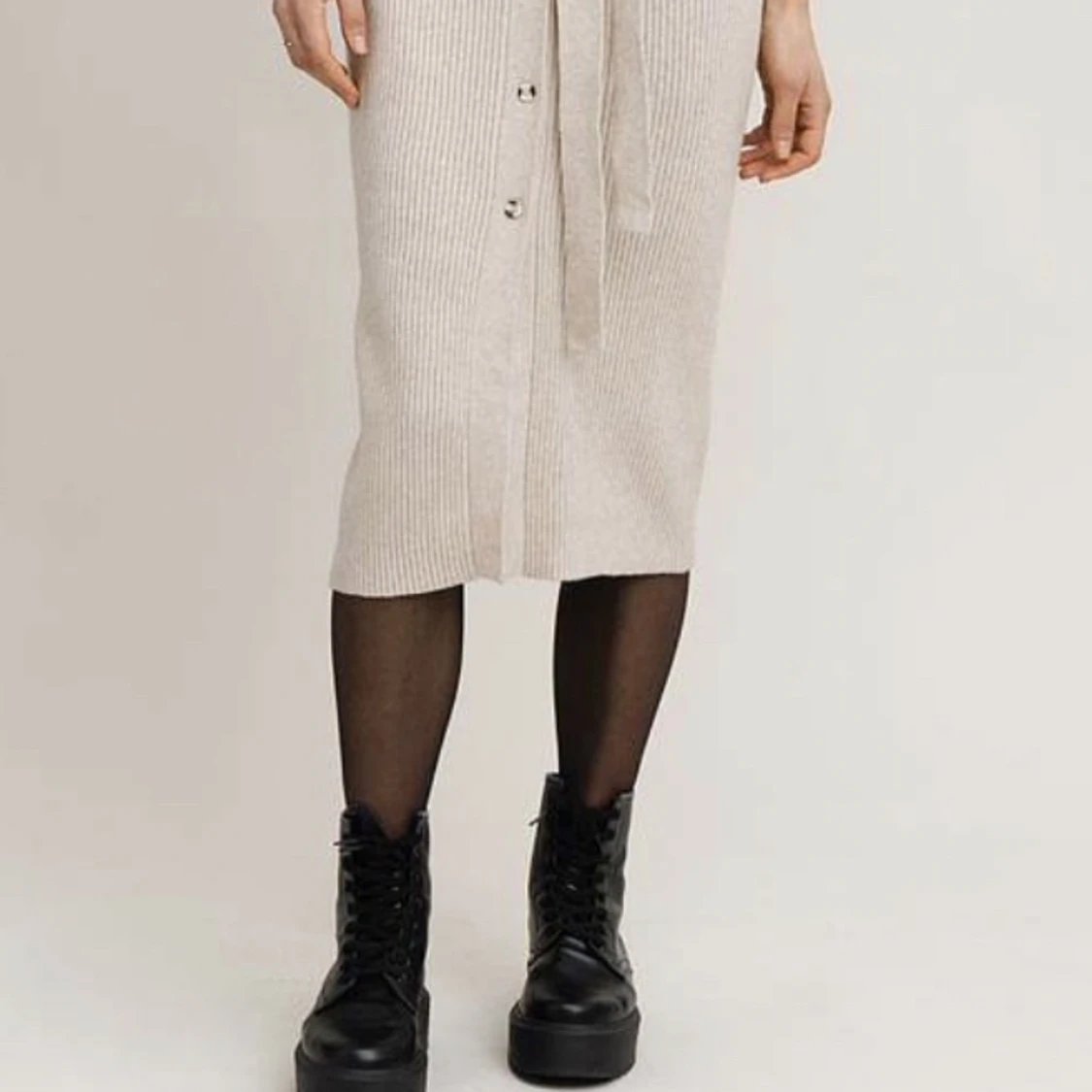 Ribbstickad klänning  - 91