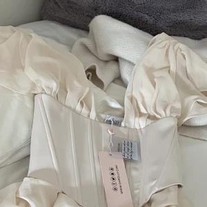 Oh Polly Corset klänning  - Helt ny, testades en gång. Köptes för 74 pounds + 100 kr frakt och 230 kr tull. 