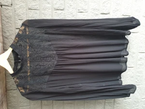 Blus - Spets smal hals