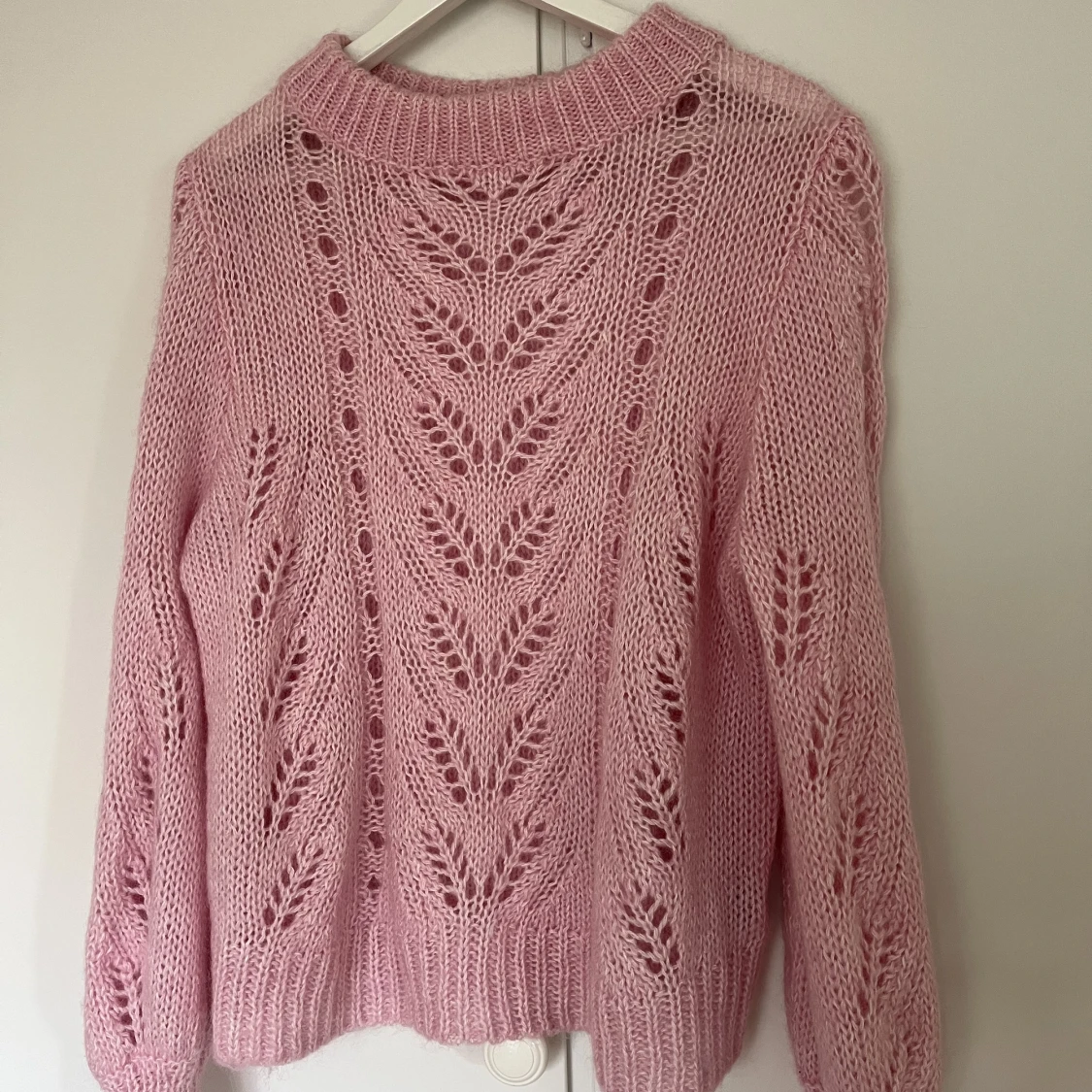 Rosa stickad tröja