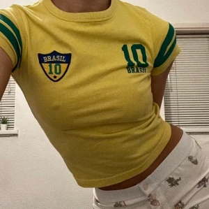 BRAZIL baby tee - Baby tee / crop top med Brasilien-tryck!  Storlek XS   Oanvänd!