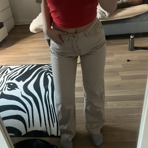 Jeans - Använd ett par gånger men i bra skick. Är storlek xs men passar även s.