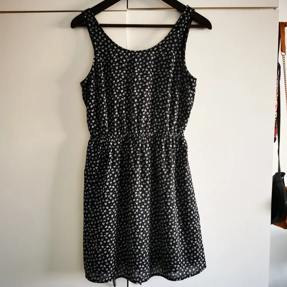 Dress from Divided H&M size 38 (Medium). Like new. Klänningar.