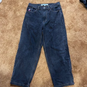 Big boys byxor - Big boys byxor i stonewash modellen. Lite slitna längst ner. 
