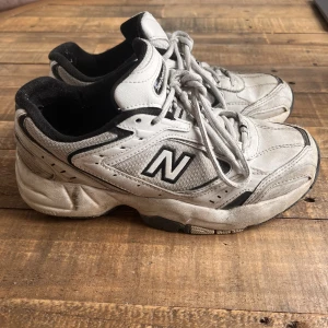 New Balance 452 - Använda sneakers från New Balance. Storlek 38. Har fortfarande mycket att ge. Älskar dessa skor, har köpt två stycken par och säljer nu båda för att jag köpt in ytterligare ett tredje par till våren. 