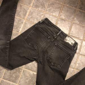  Fina svarta skinny jeans 🪨🍁