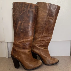 Boots  - Super fina boots som jag älskar men som jag måste tyvärr sälja för de ej passar :( 