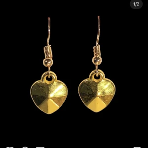 Örhängen  - Super gulliga örhängen med hjärtan